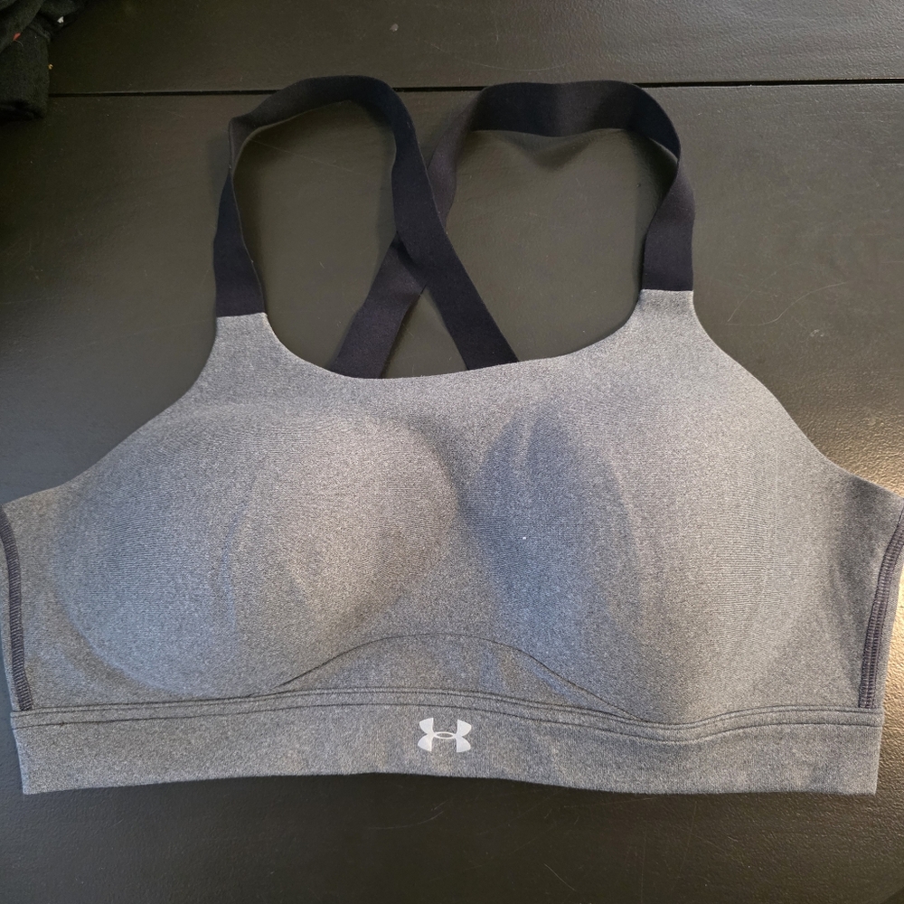 Under Armour Gray and Black Sports Bra Moisture-Wicking Support 38D